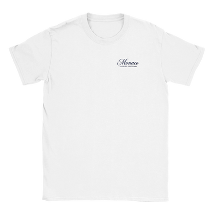 Flat lay t-shirt Monaco Grand Prix con giornale espresso e occhiali da sole