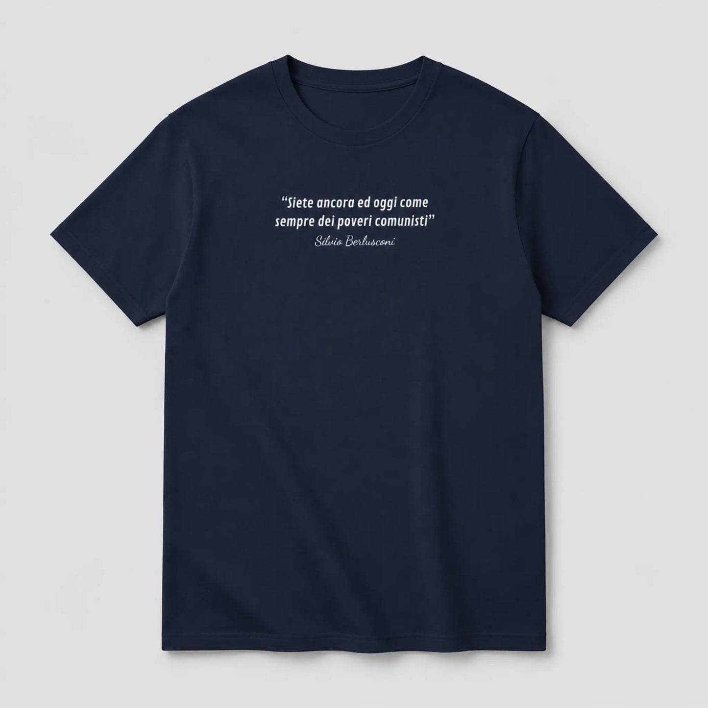 T-shirt blu navy Poveri Comunisti con citazione di Silvio Berlusconi — ChicGallery