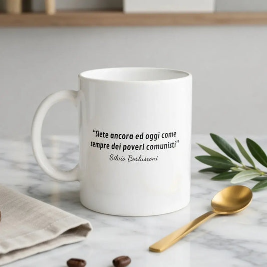 Tazza in ceramica bianca con stampa fotografica di Silvio Berlusconi, ideale come gadget ironico o idea regalo originale – Collezione Chic Gallery