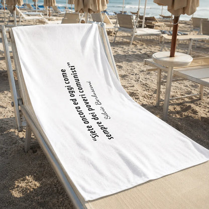 Telo mare Poveri Comunisti disteso sulla spiaggia – ChicGallery